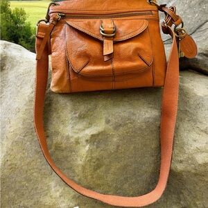 CROSSBODY MESSENGER BAG with the VINTAGE FOSSIL LABEL.